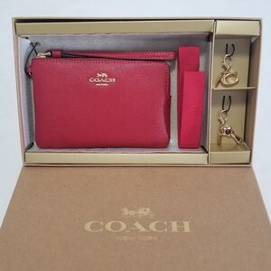 NWT-(Retail Price-$128) Coach Leather Corner Zip Set Red
